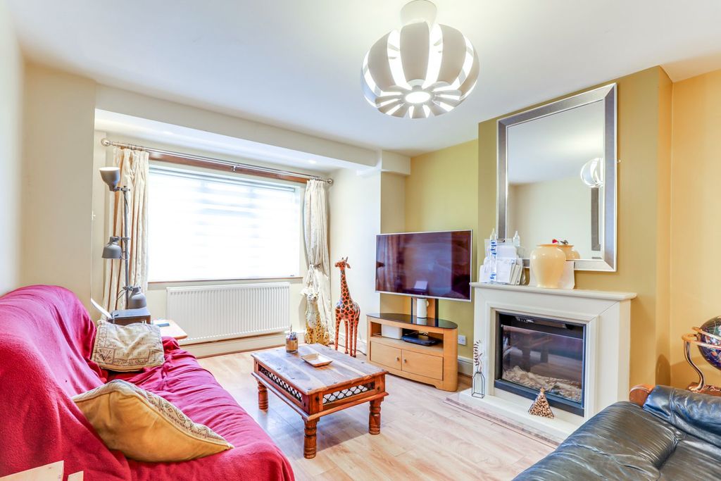 Property photo 3 of 16