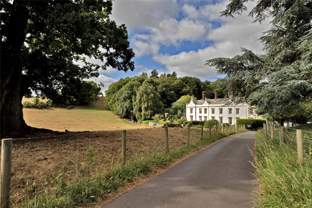 Property photo 2 of 21 Peamore House