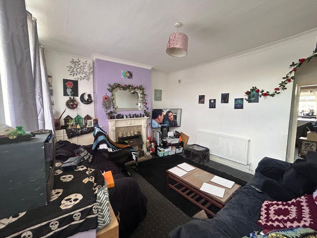 Property photo 2 of 12