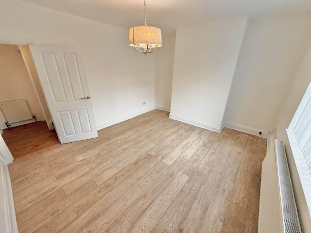 Property photo 3 of 17 Image8