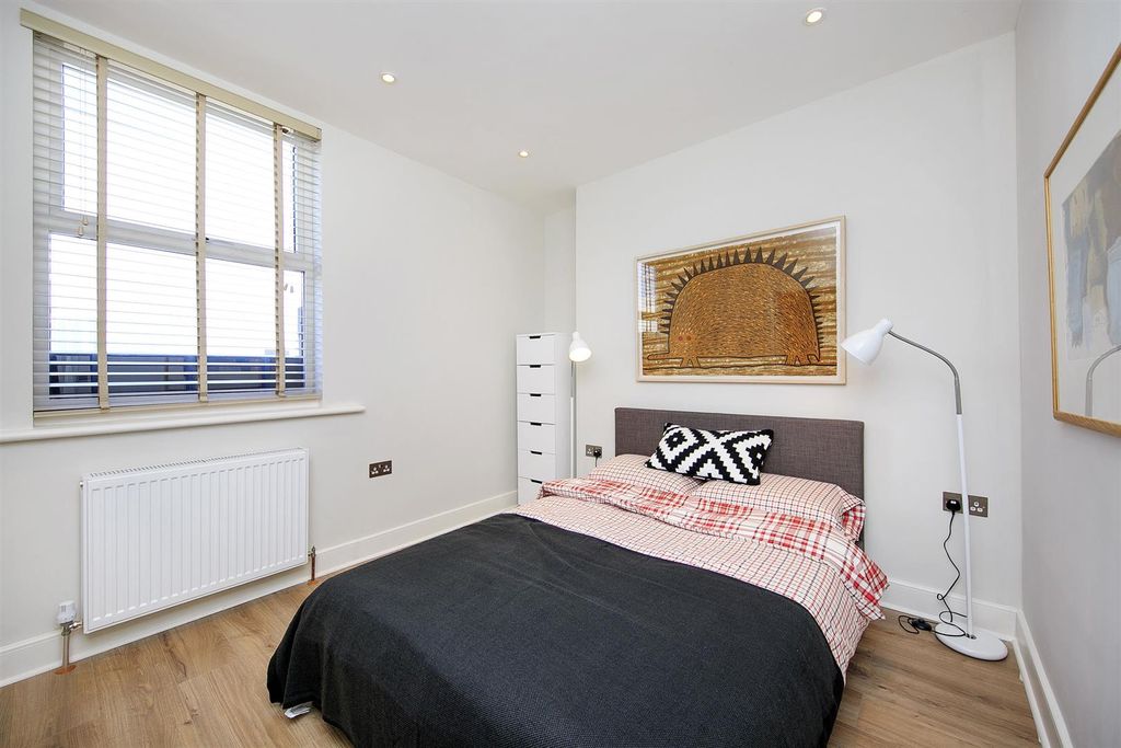Property photo 2 of 6