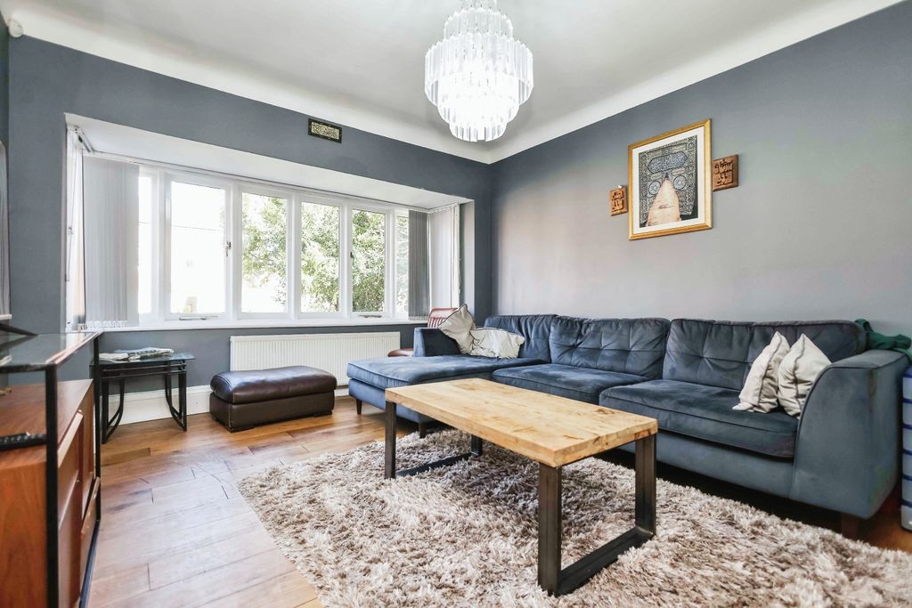 Property photo 2 of 25 Lounge