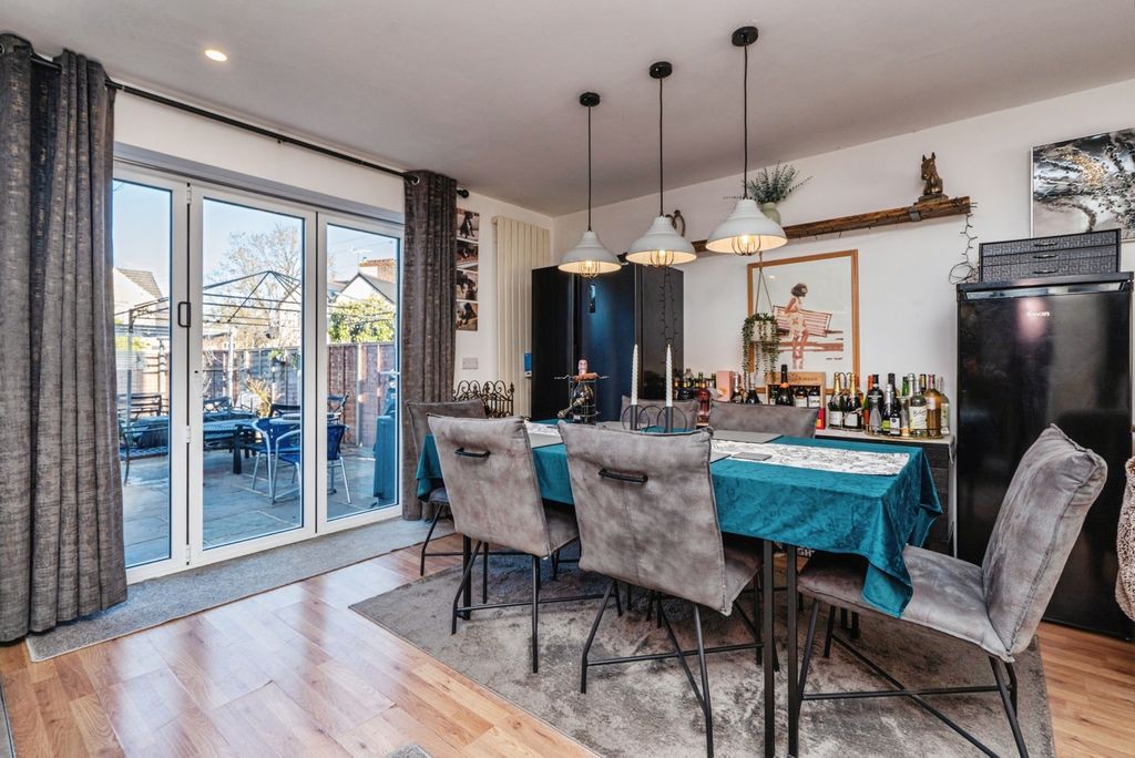 Property photo 3 of 20 Pbox-Img.Jpg