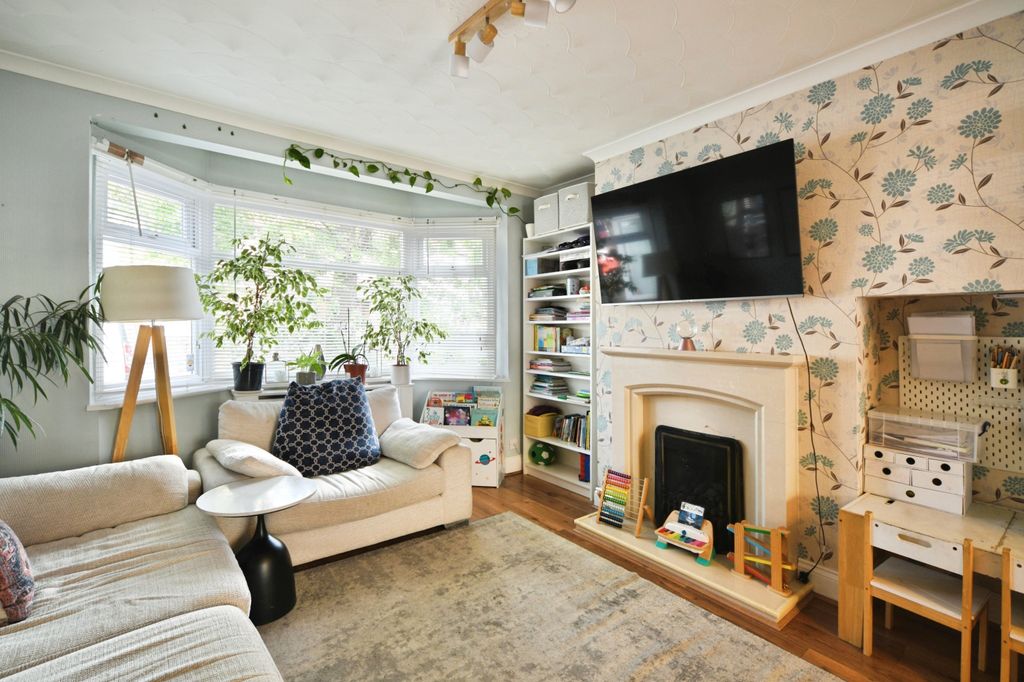 Property photo 2 of 20