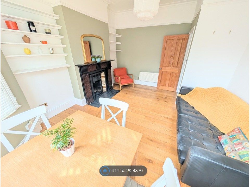 Property photo 2 of 25