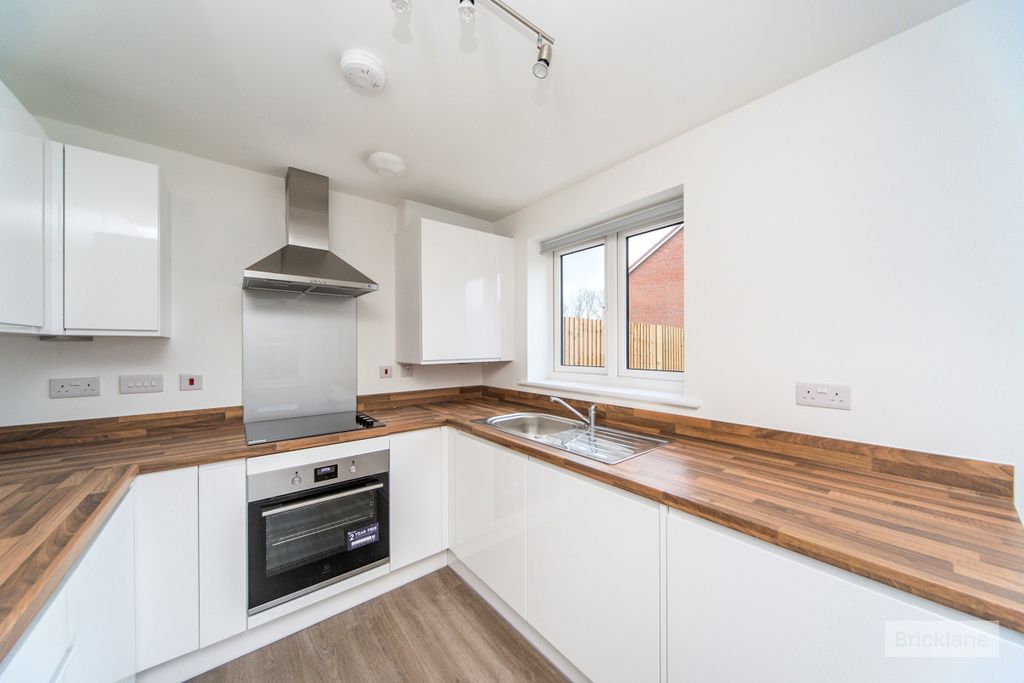 Property photo 3 of 15 Kitchen