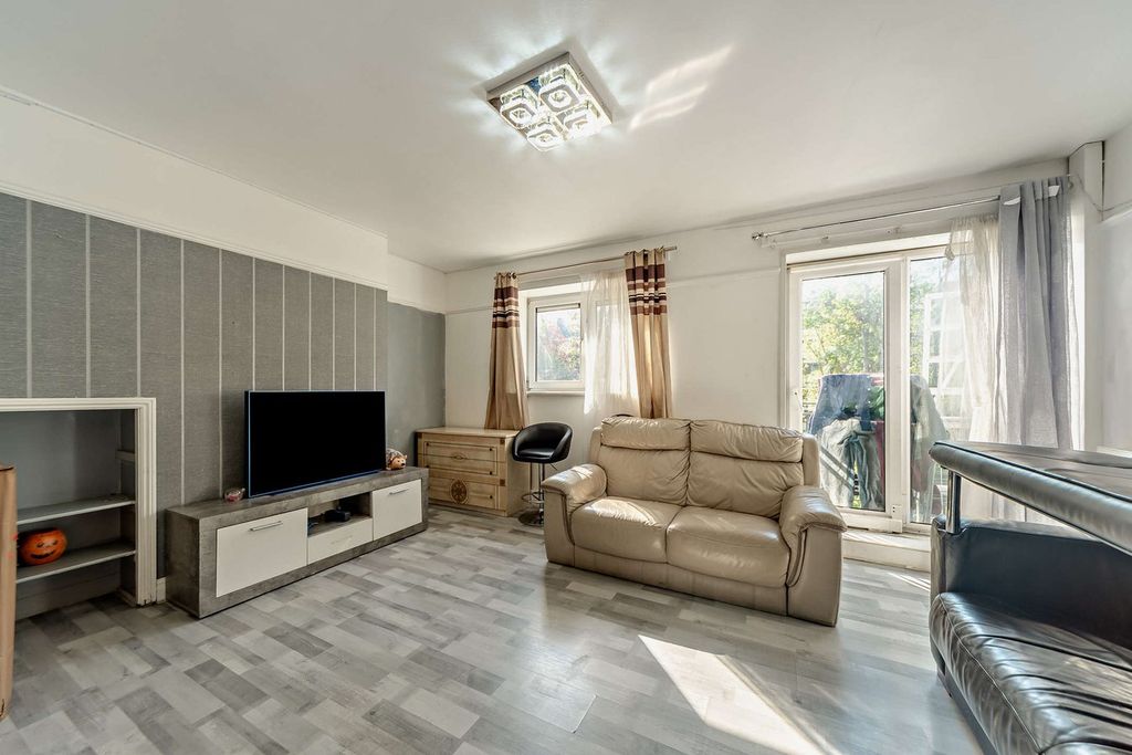 Property photo 3 of 27