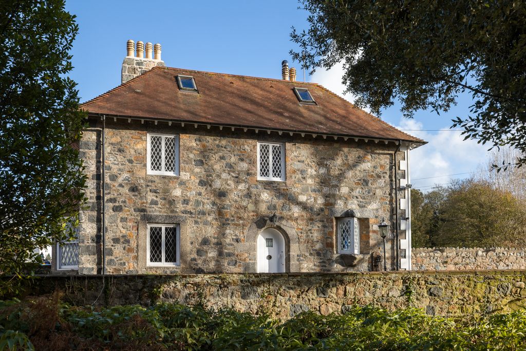 Additional image 8 of 3 bed town house for saleRohais, St. Peter Port, Guernsey GY1