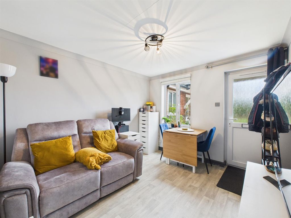 Property photo 2 of 7 Lounge