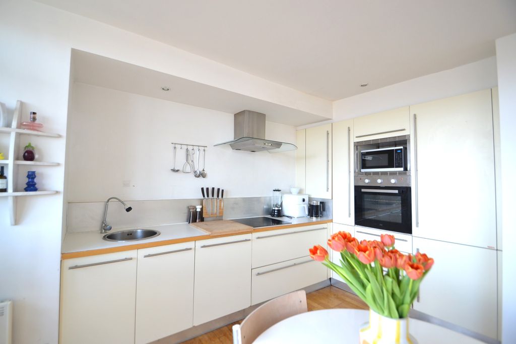 Property photo 2 of 23