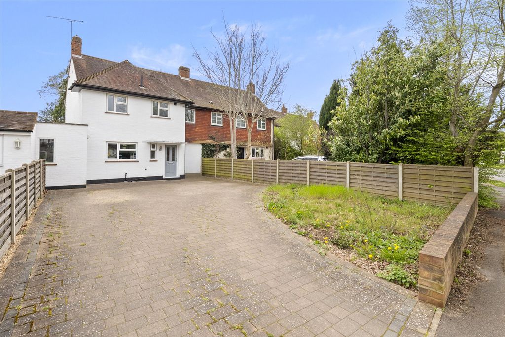Property photo 1 of 11 Front And Driveway