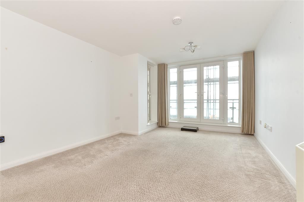 Property photo 1 of 12 Lounge