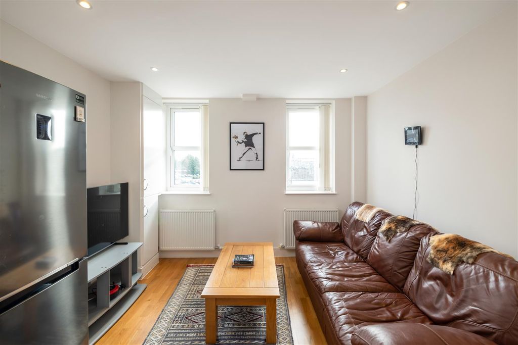Property photo 3 of 11 12_Imperial_Building_Internals4.Jpg