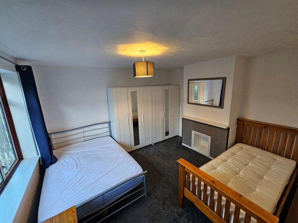 Property photo 1 of 5 Bedroom