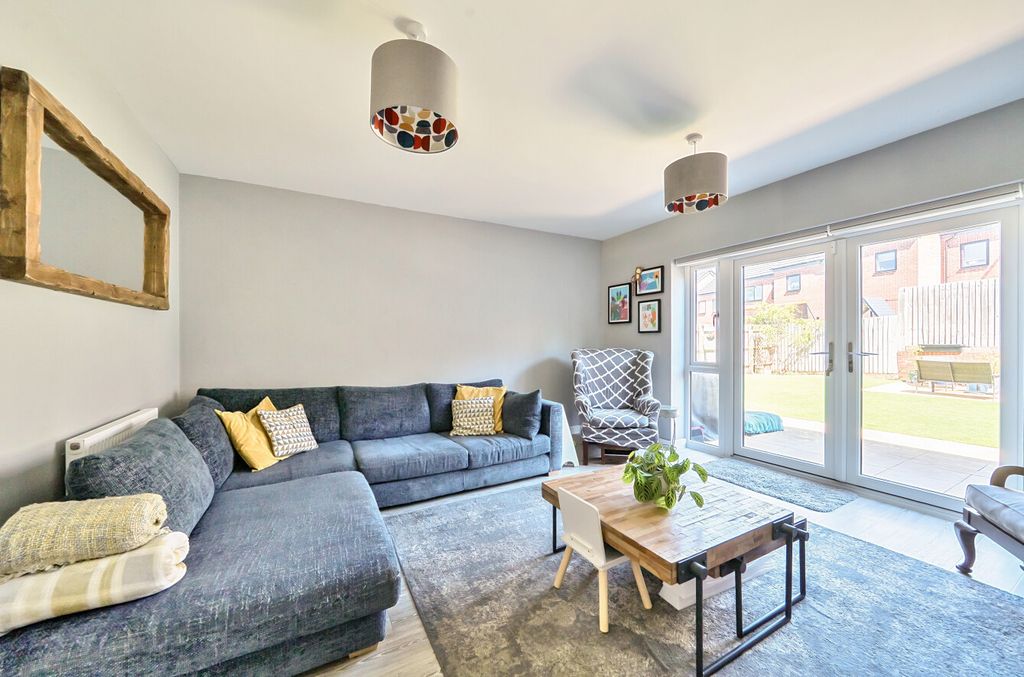 Property photo 2 of 16 1321309-16-686Fb2...