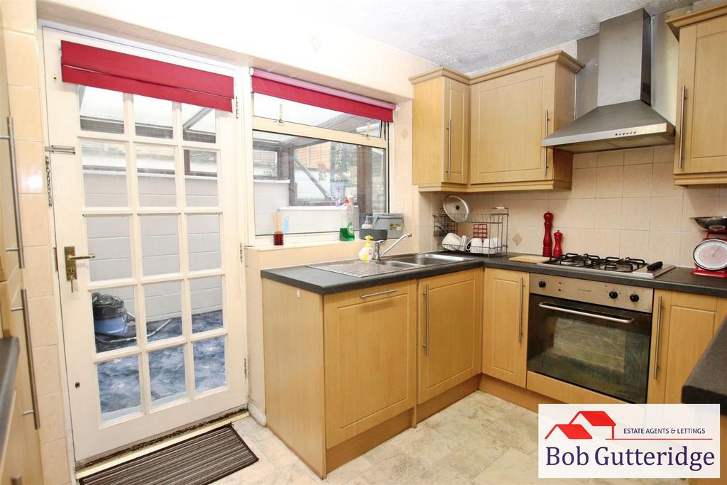 Property photo 3 of 29 Fitted Kitchen