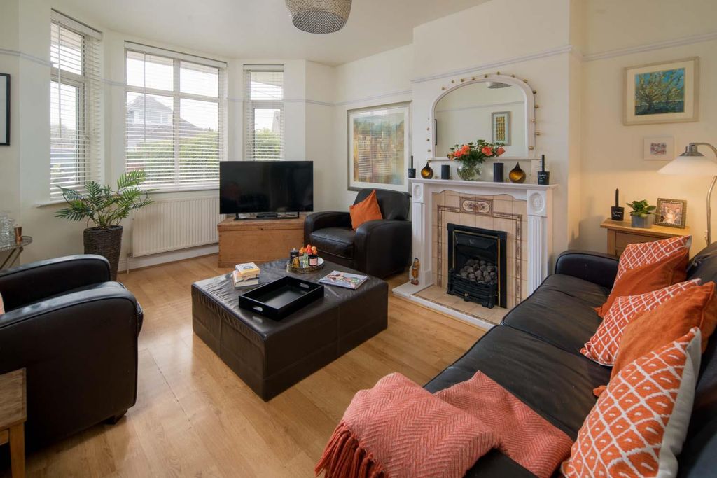 Property photo 2 of 21 Sitting Room