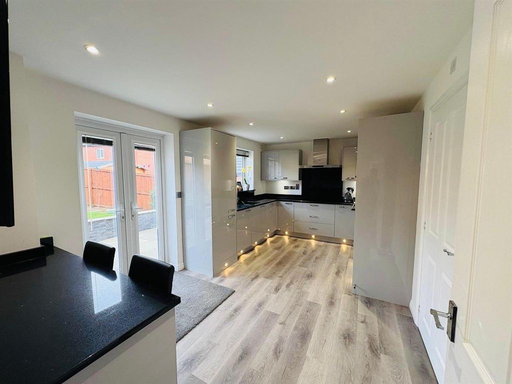 Property photo 2 of 16 Kitchen