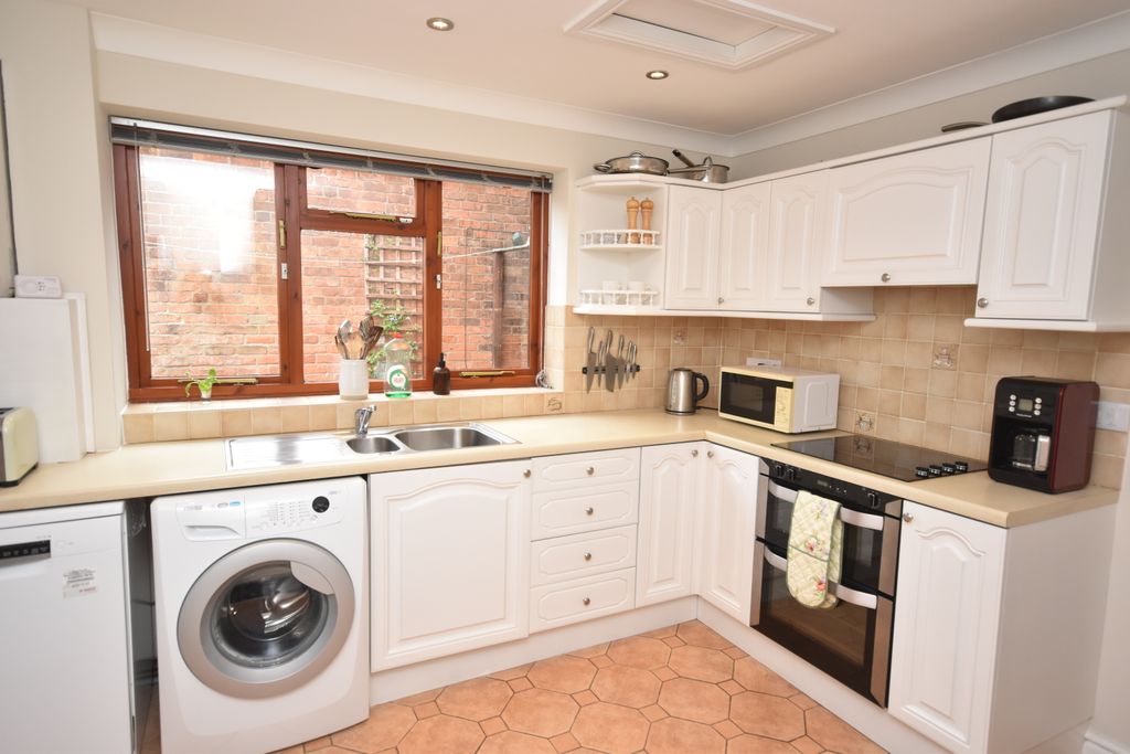 Property photo 2 of 15 Kitchen