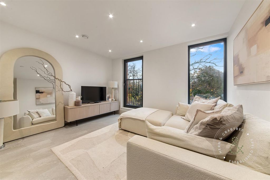 Property photo 2 of 29 Sophia-Mews-09.Jpg