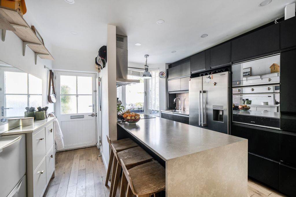 Property photo 2 of 20 1424794-29-69ba89...