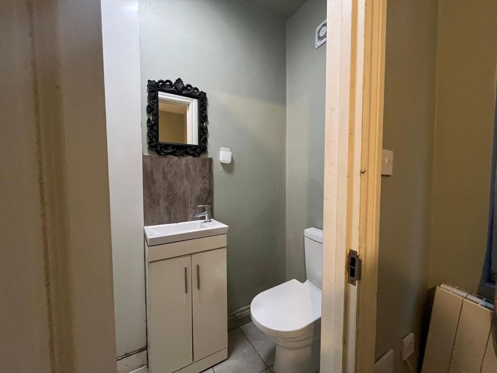 Property photo 3 of 32 WC