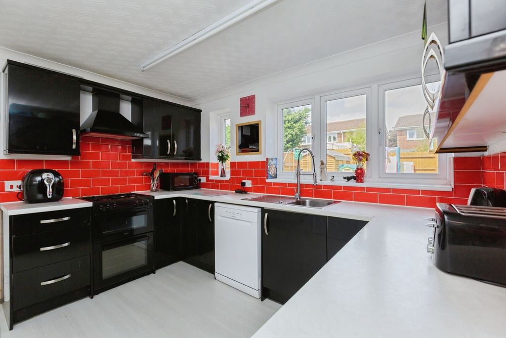 Property photo 2 of 20 Kitchen