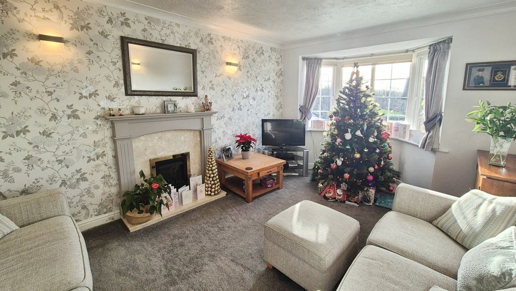 Property photo 3 of 30 Lounge