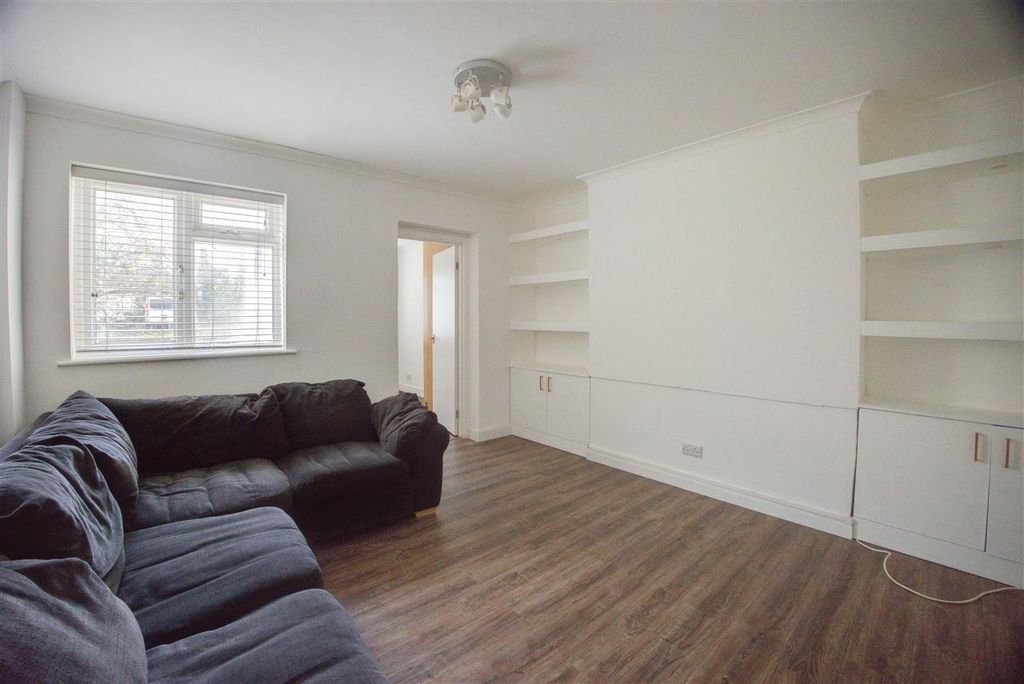 Property photo 3 of 9 Living Room (2)