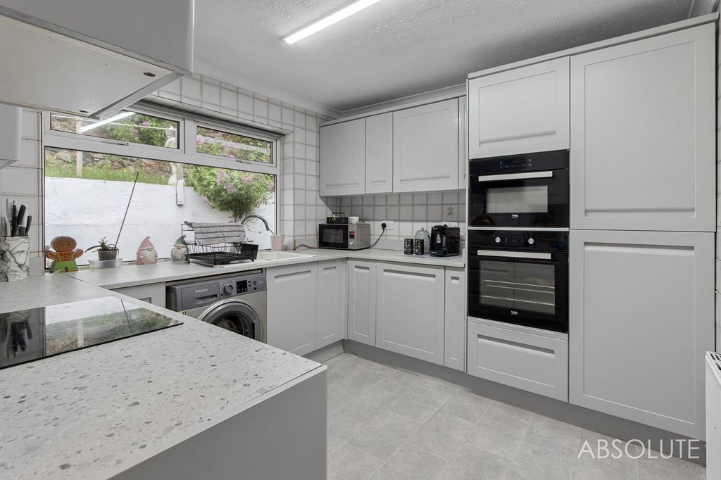 Property photo 2 of 22 Kitchen