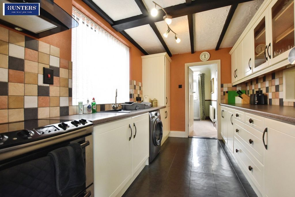 Property photo 3 of 16 Kitchen