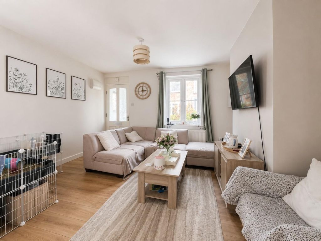 Property photo 3 of 16 5 Severn View Parade - Lounge.Jpg