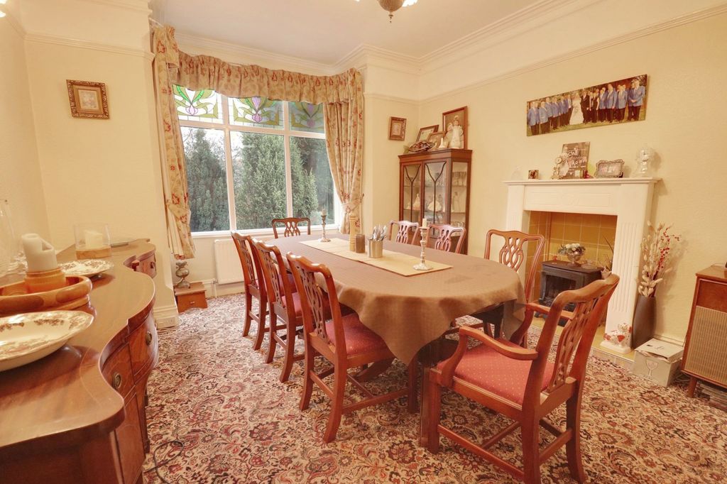 Property photo 3 of 34 Dining Room