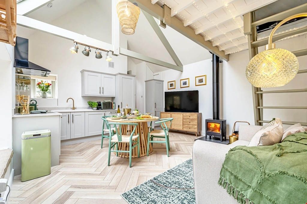 Property photo 3 of 11 26c7d058-9149-4602-B341-F08Dd29Beca6