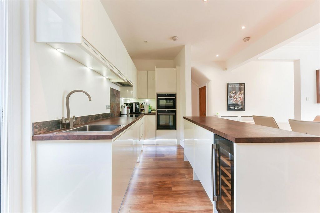 Property photo 2 of 18 Picture No. 02