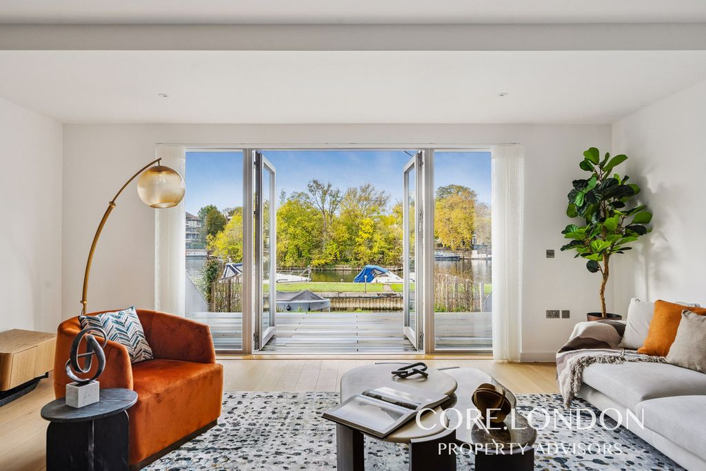 Property photo 2 of 22