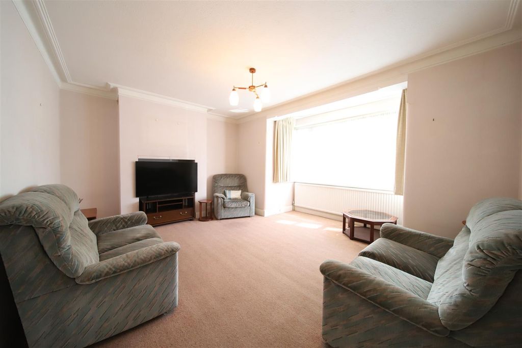 Property photo 2 of 19 Lounge1.Jpg