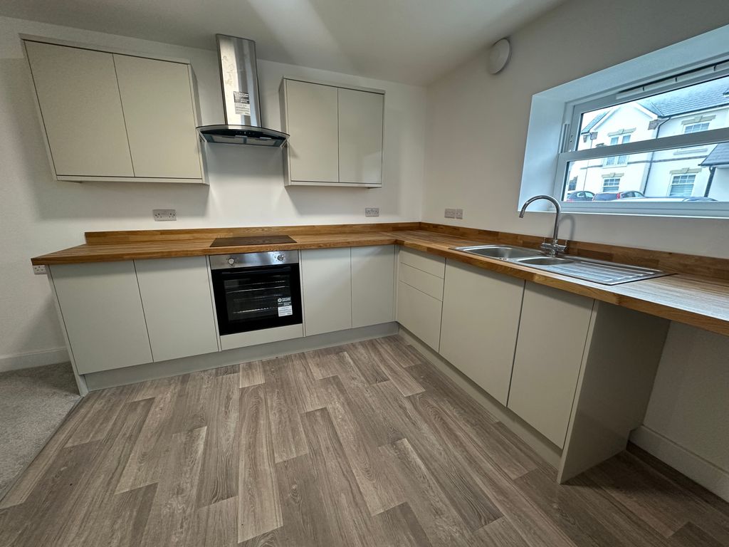 Property photo 3 of 9 Kitchen