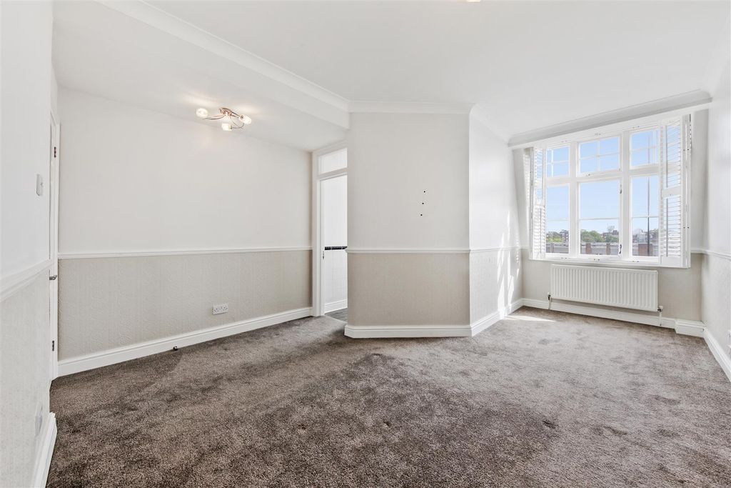 Property photo 3 of 15 803 Clive Court, Maida Vale - Ax2Olmqeh0Wnzyn15Cwu