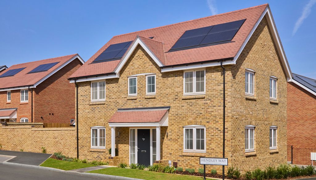 Property photo 1 of 15 Street Scene