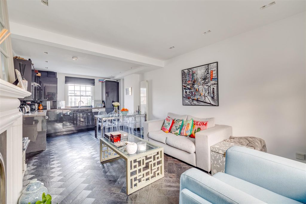 Property photo 2 of 10 St Olafs Road 89-10.Jpg