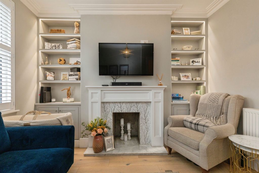 Property photo 2 of 18