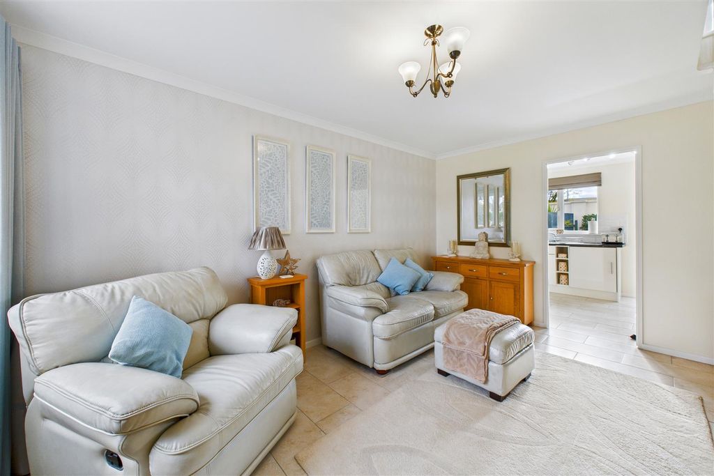 Property photo 2 of 27 Lounge