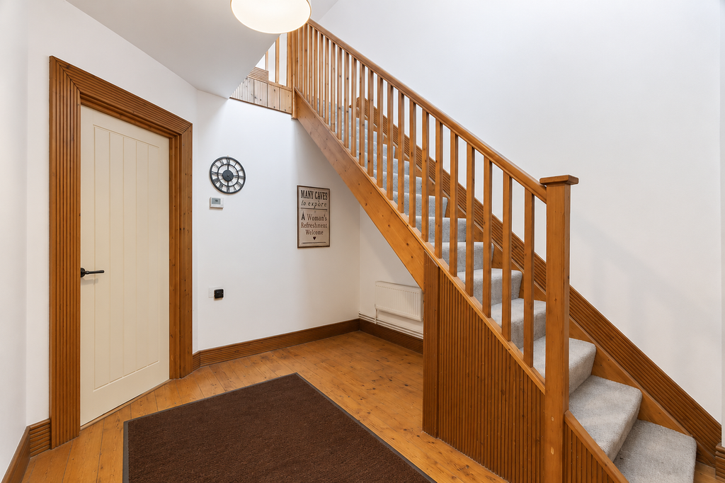 Property photo 3 of 19 Entrance Hallway