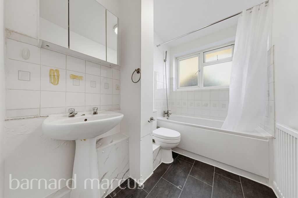 Property photo 1 of 4 Bathroom