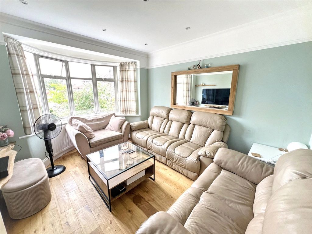 Property photo 2 of 18 Picture No. 01