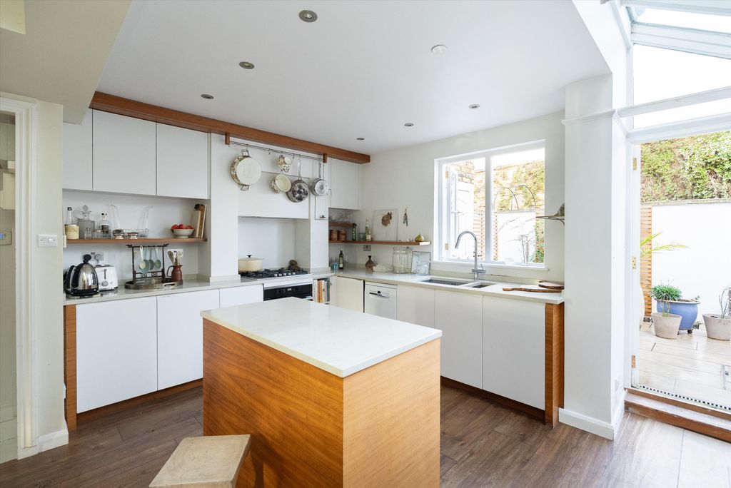 Property photo 3 of 14 Image