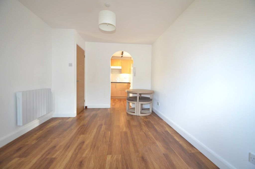 Property photo 2 of 8