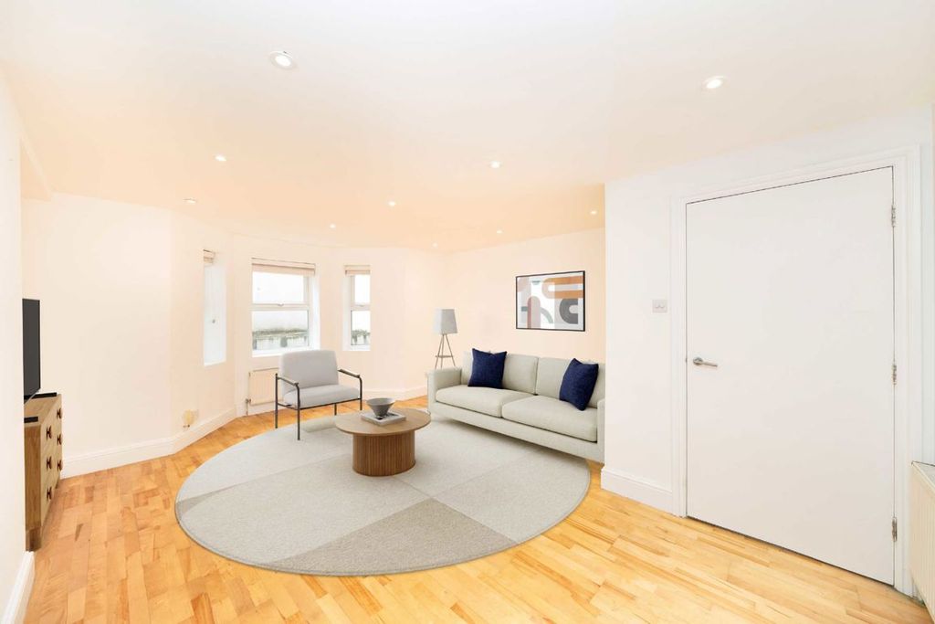 Property photo 3 of 6