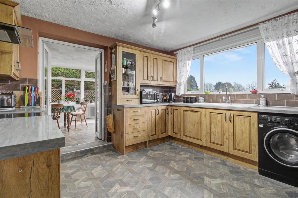 Property photo 3 of 34 Kitchen